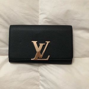 Black wallet/clutch
